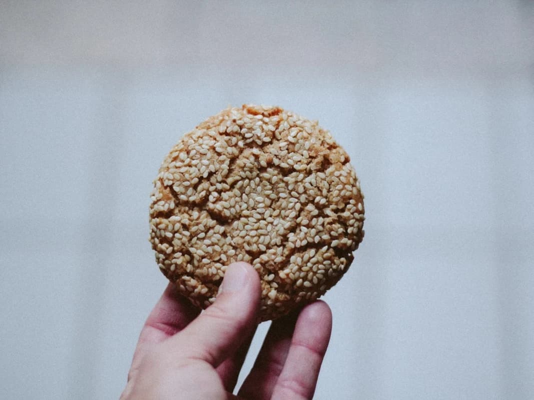 biscoito de gergelim e missô