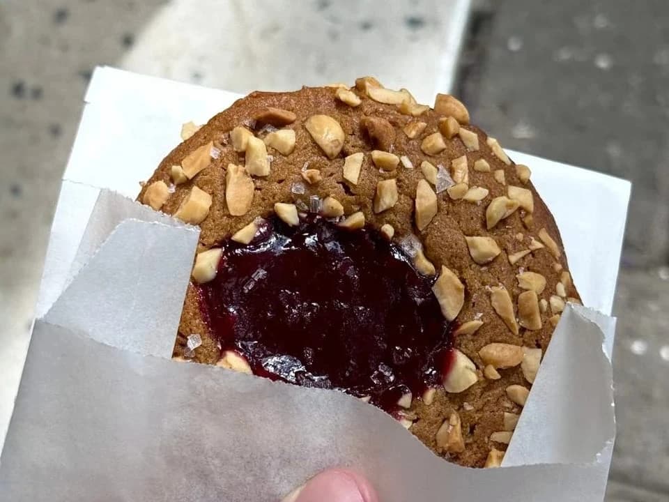 biscoito de amendoim e geleia da estação